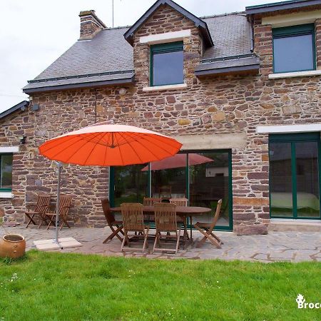 Gite Lancelot Du Val Campénéac Exterior foto